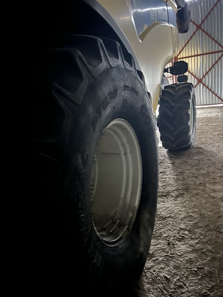 Продам Комбайн NewHolland CX8080