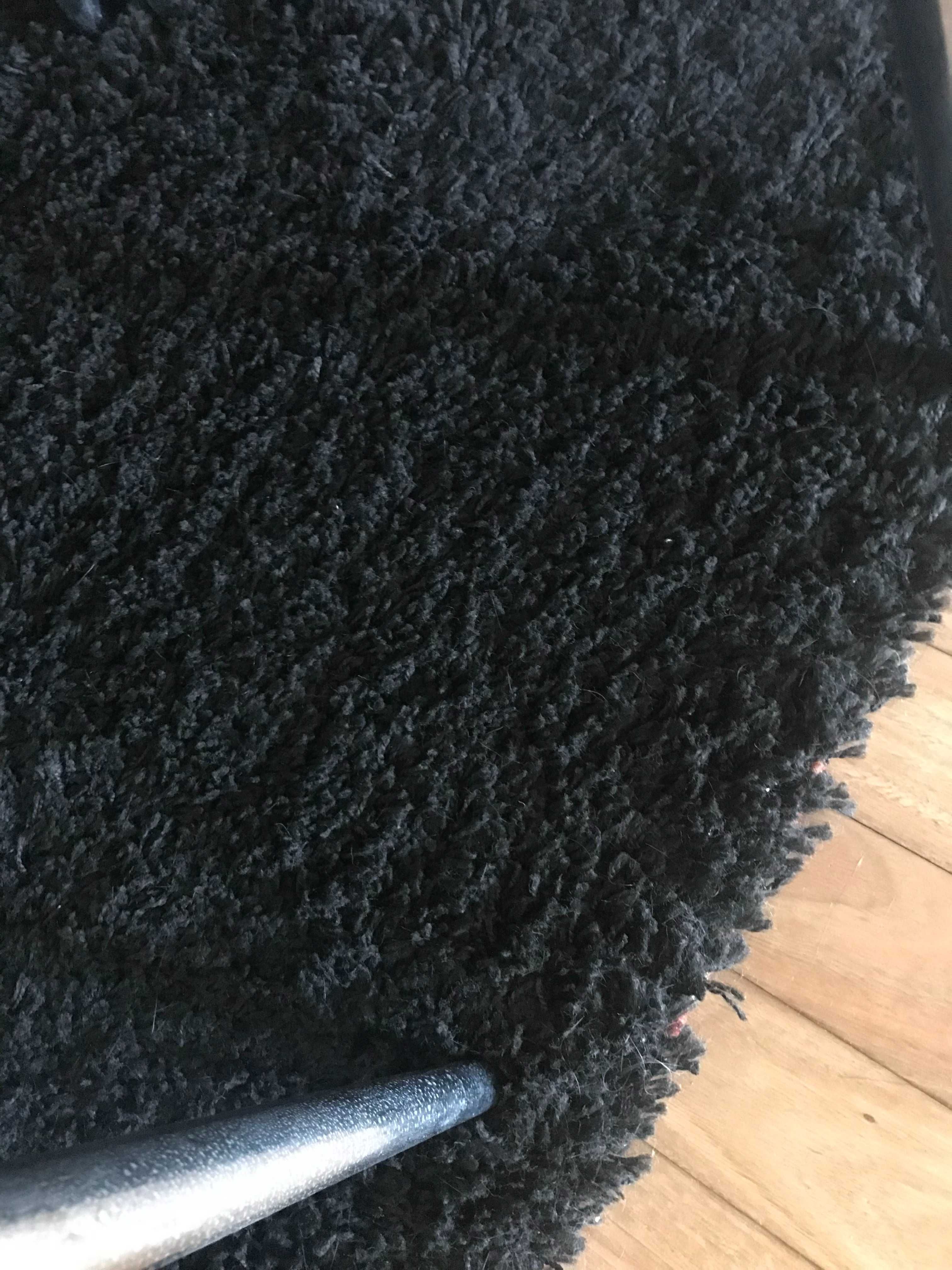 Carpete/tapete preto com pelo alto