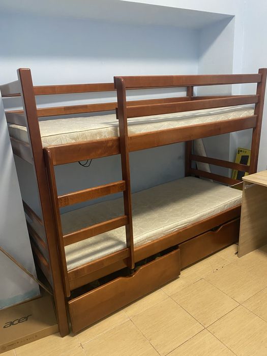 Двохярусне ліжко