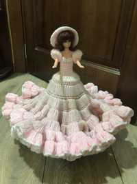 Кукла ручной работы в вязанном платье