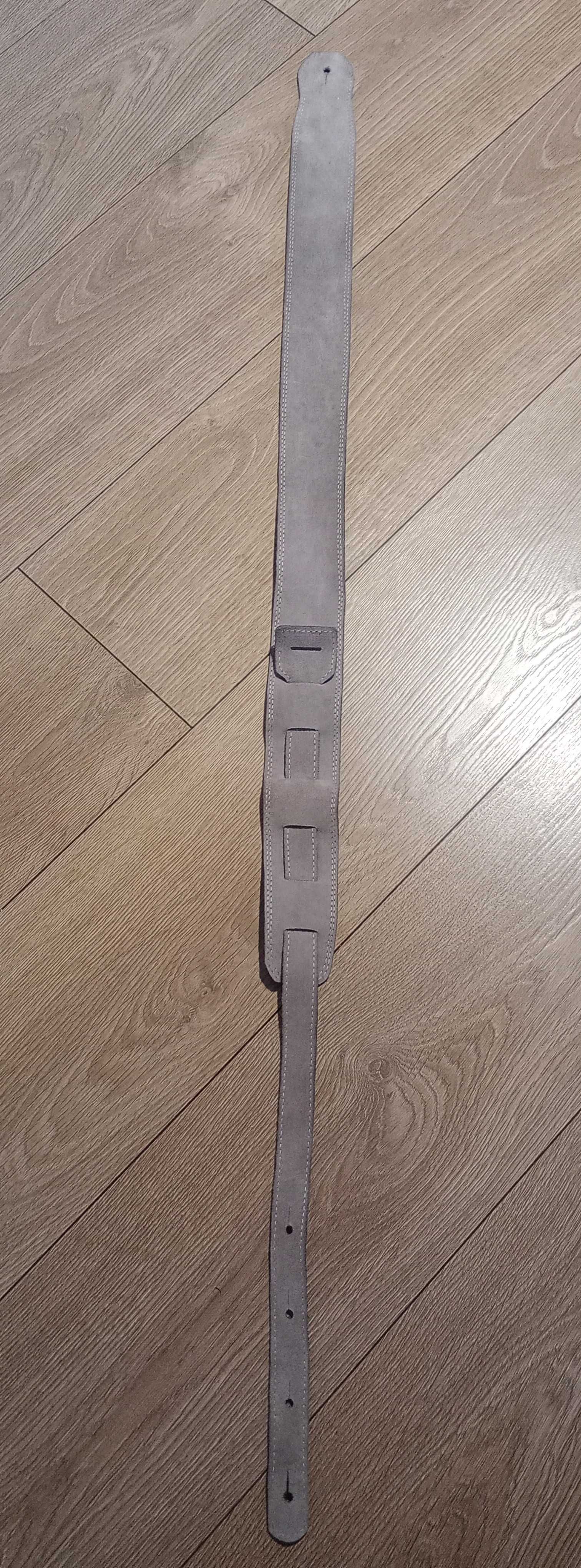Uchwyt ścienny trzymak gitara elektryczna Gravity i pas gitarowy