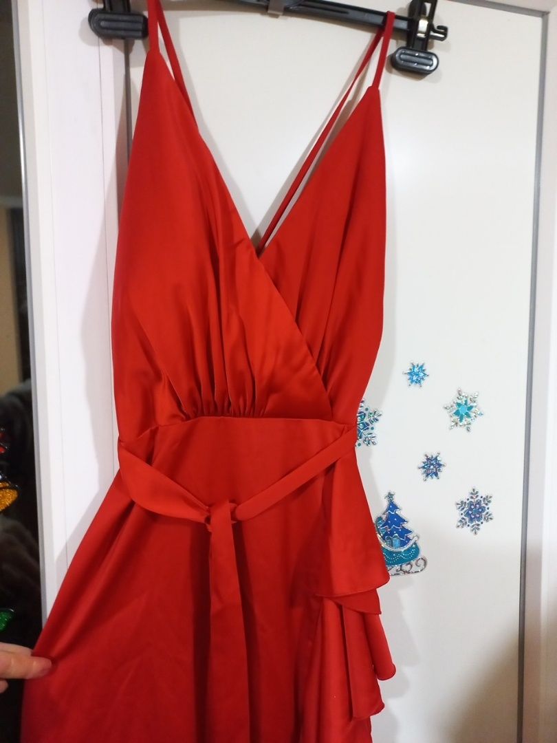 Червона вечірня / випускна сукня