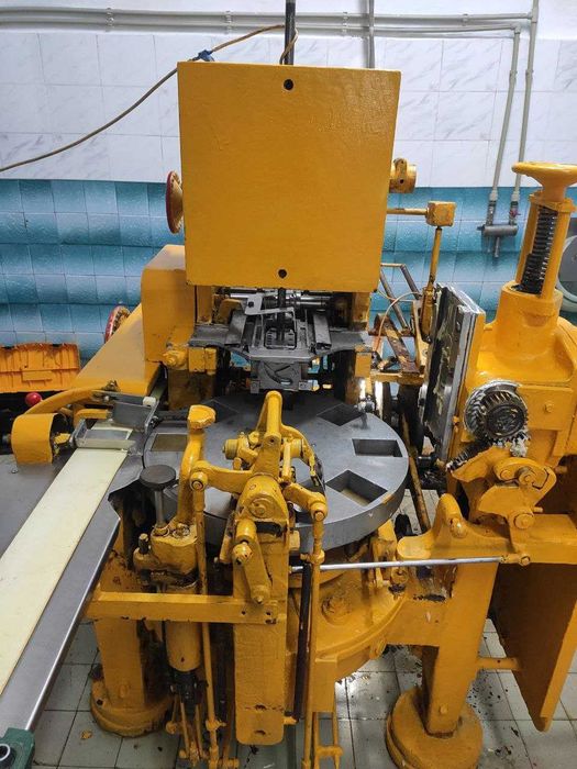 Автомат для фасування масла М6-АРМ