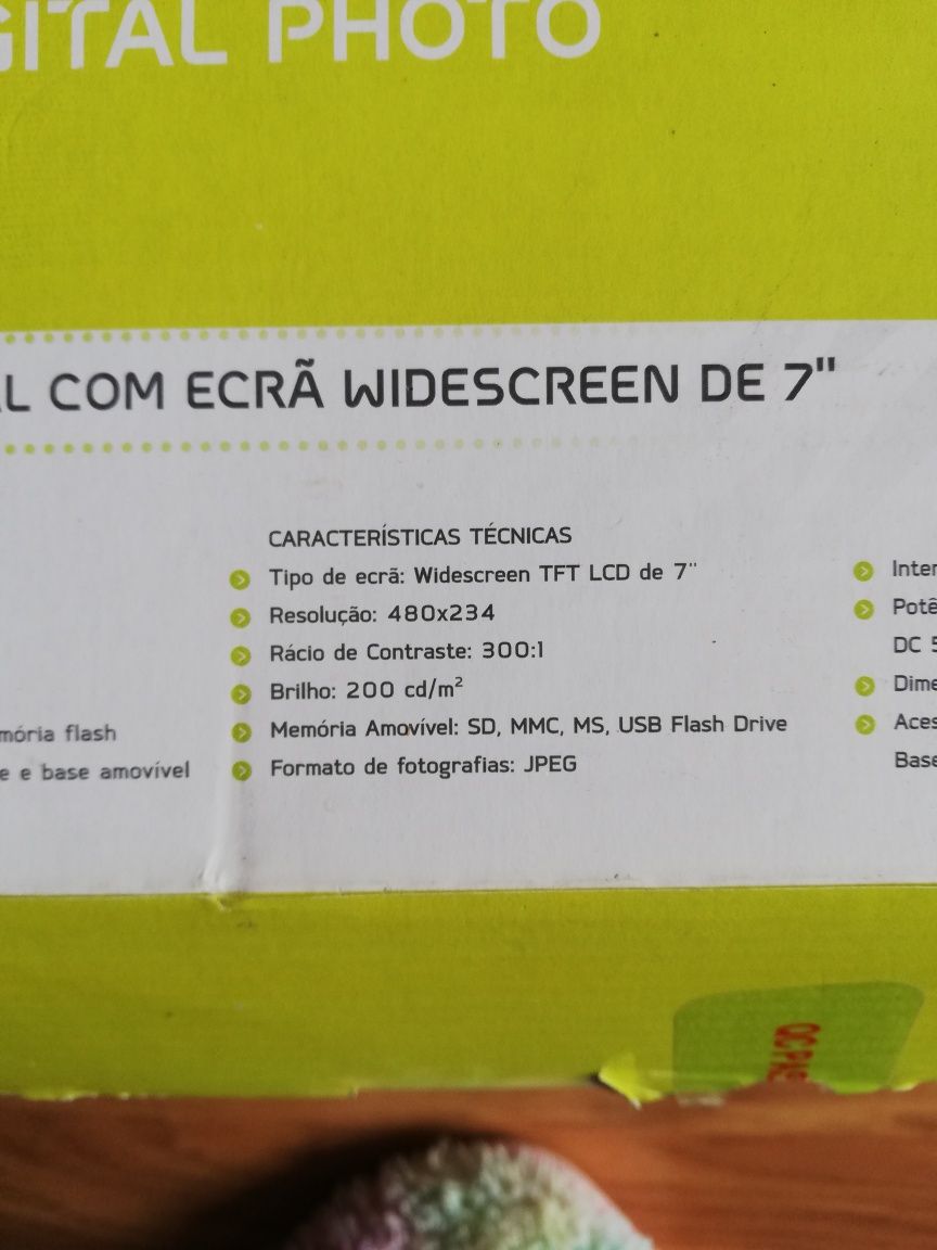 Moldura Mitsai usada com ecrã windscreen de 7"