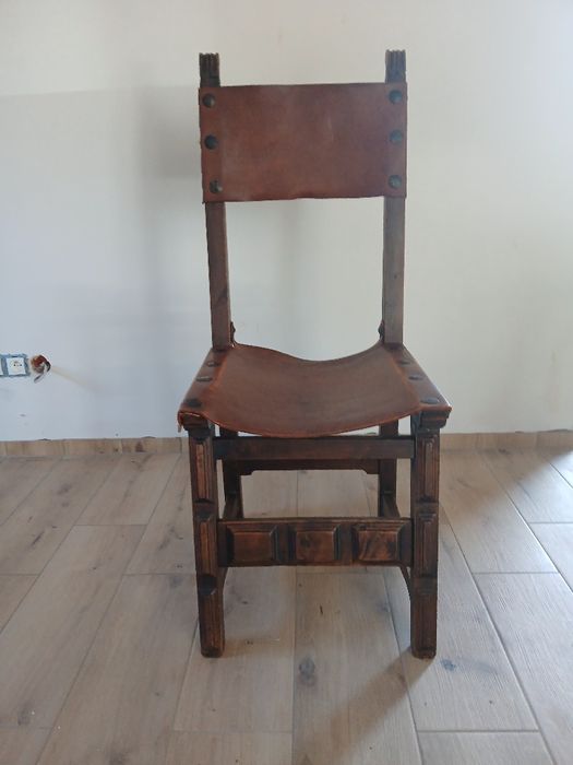 Stół hiszpanski refektarzowy ze skórzanymi krzesłami