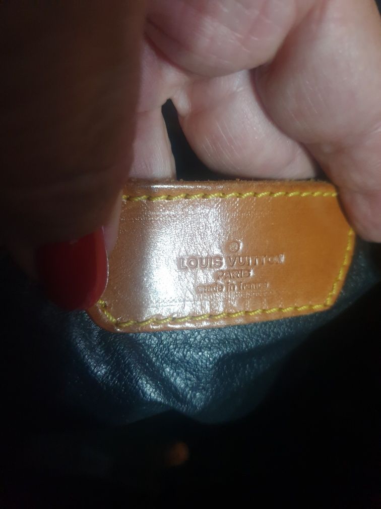 Mala saco tiracolo leve e confortável