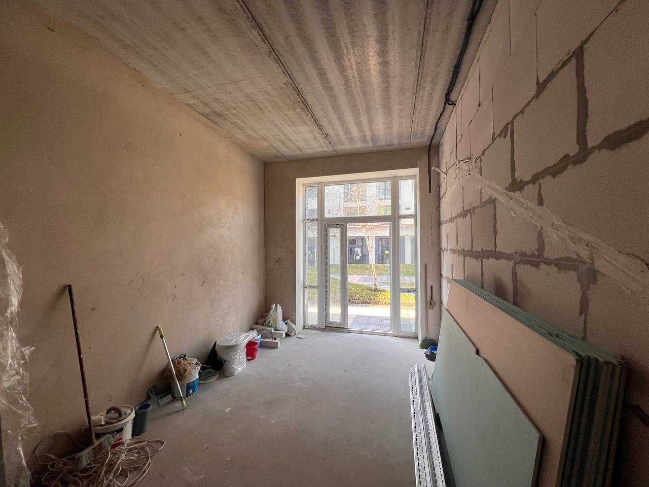 Продаж 2х фасадних приміщень площею 42 м2 за 26500$