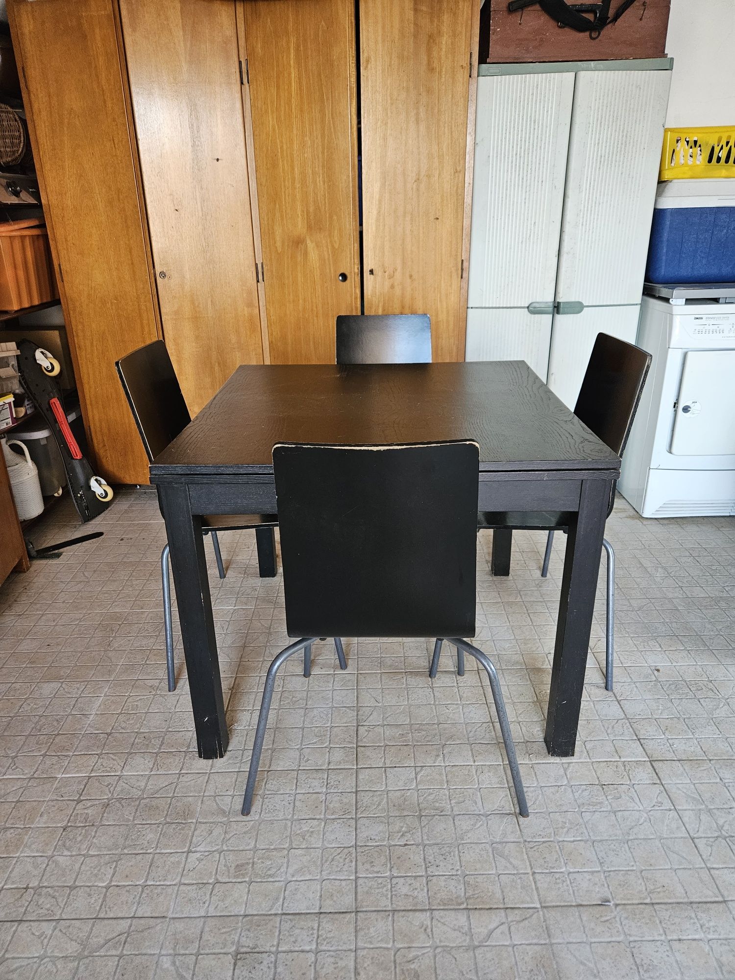 Mesa extensível e 4 Cadeiras