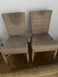 Dwa krzesla z wikliny