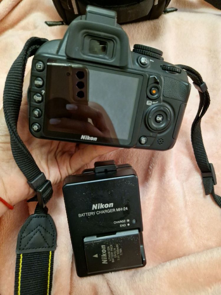 Фотоапарат Nikon 3100 з чехлом