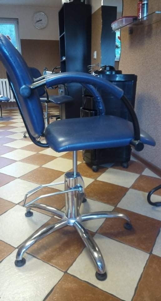 Zestaw mebli i sprzętów wyposażenie do salonu fryzjerskiego