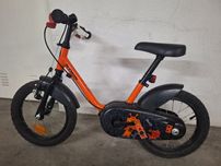 Bicicleta laranja e preta
