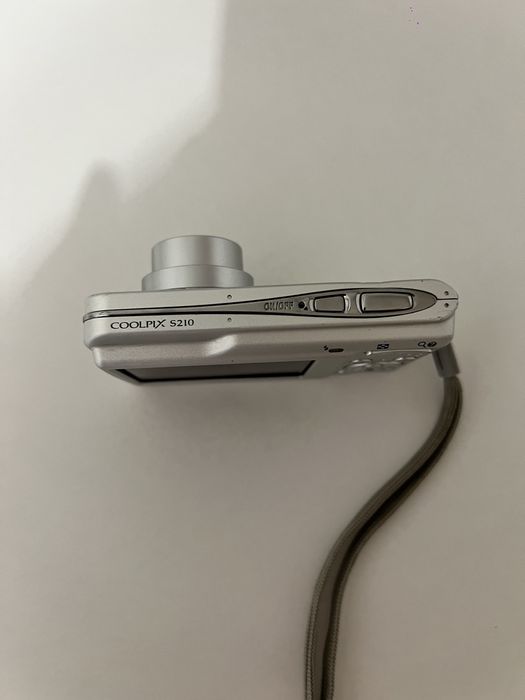 Фотоапарат Nikon coolpix s210