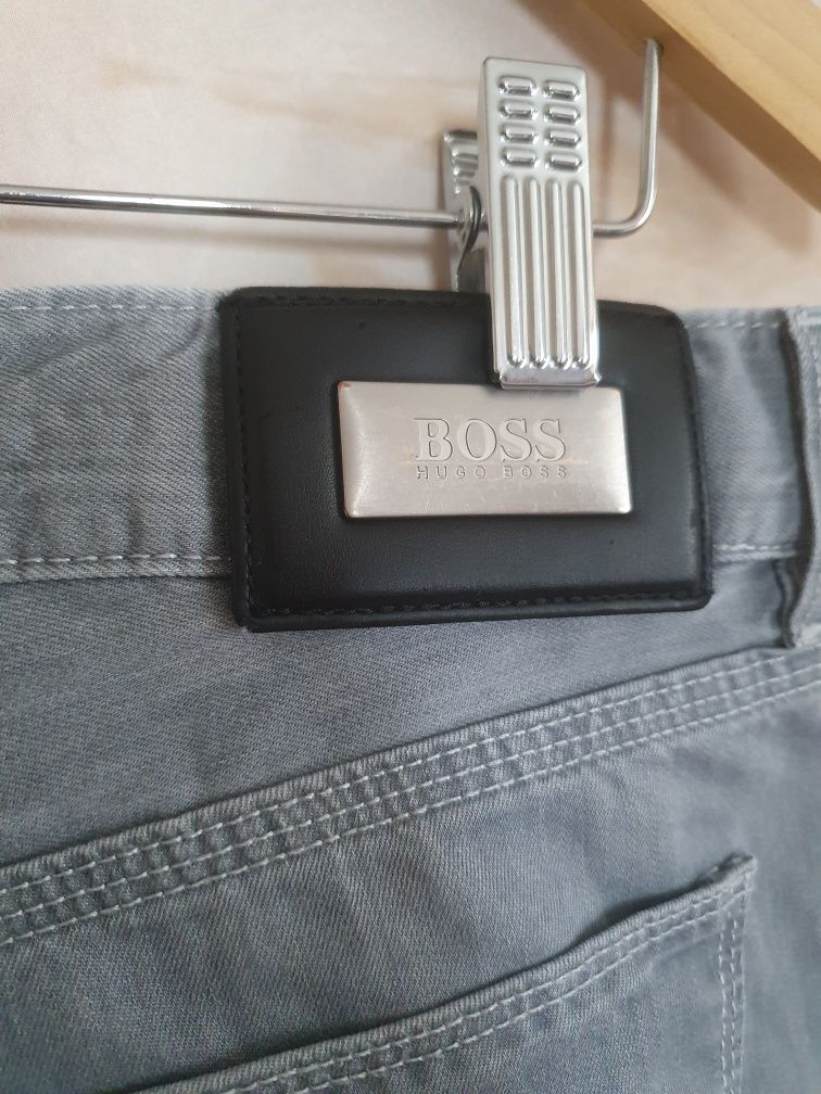 Męskie spodnie HUGO BOSS w rozmiarze W32
