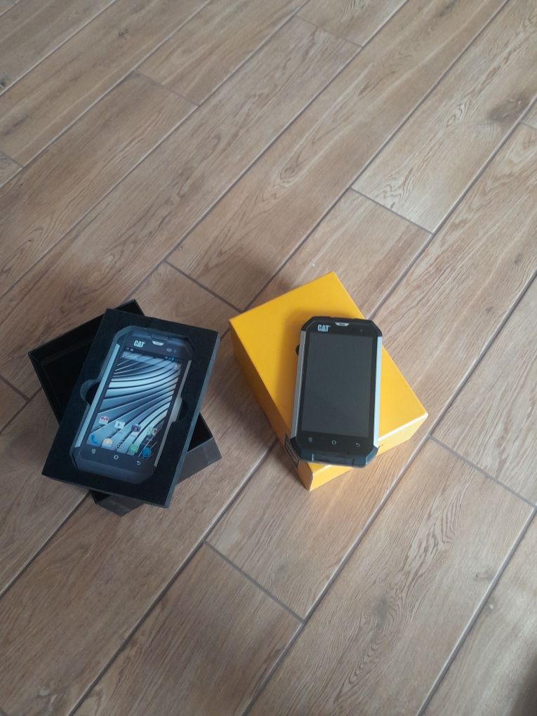 CAT B15 smarthphone +radio