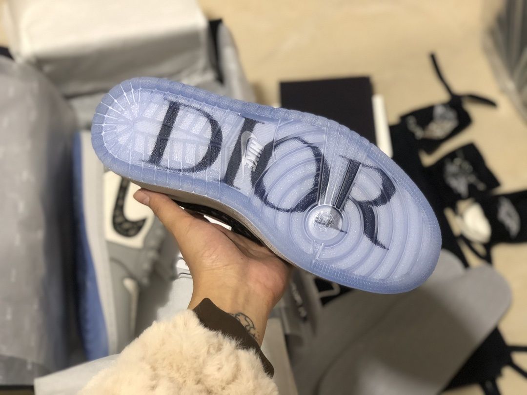 Air Jordan 1 low x Dior