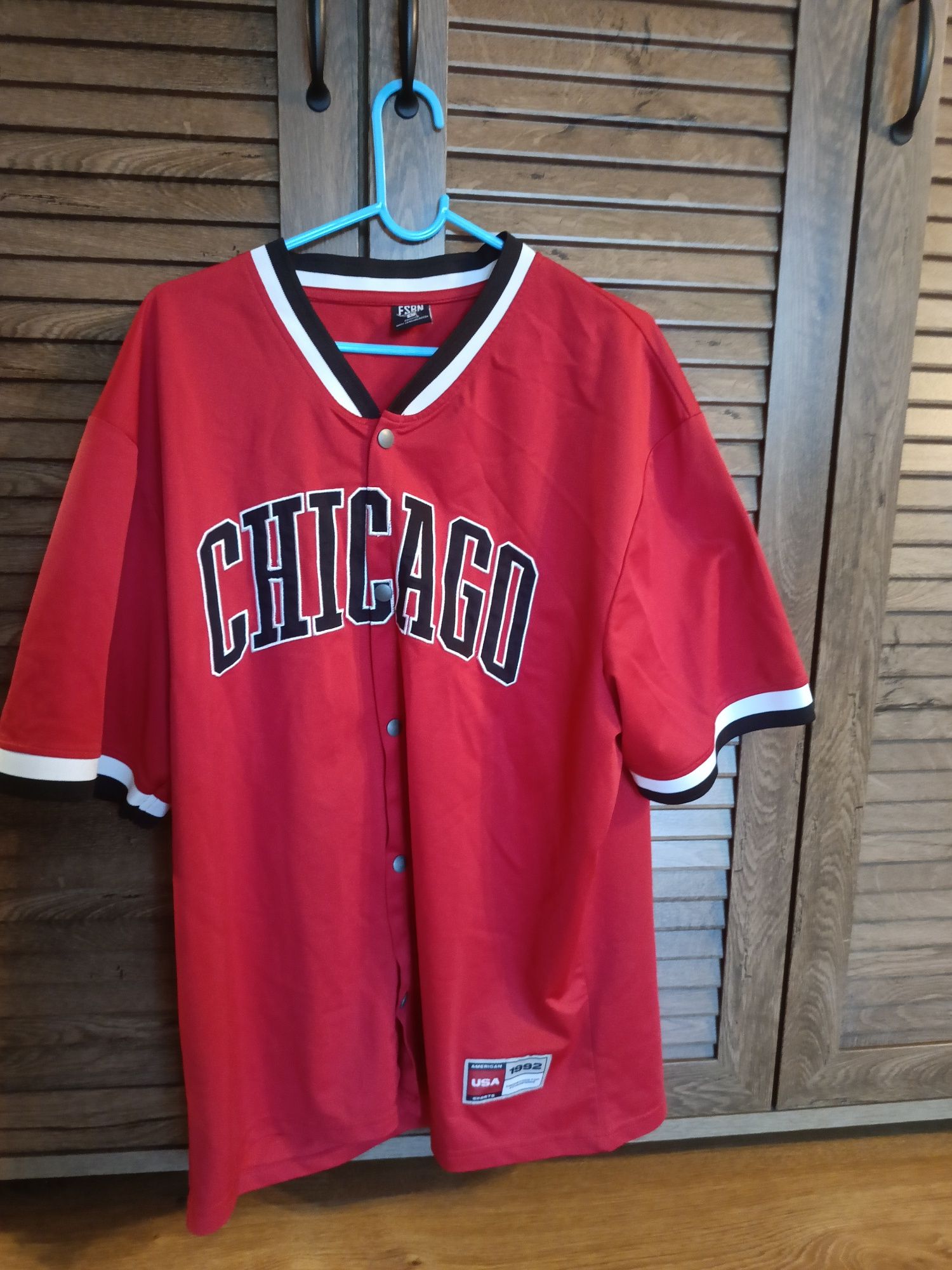 Czerwona koszula baseballowa CHICAGO