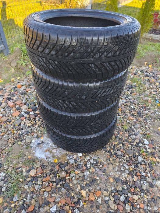 Opony całoroczne Goodyear Vector 4 Seasons 225/50R17