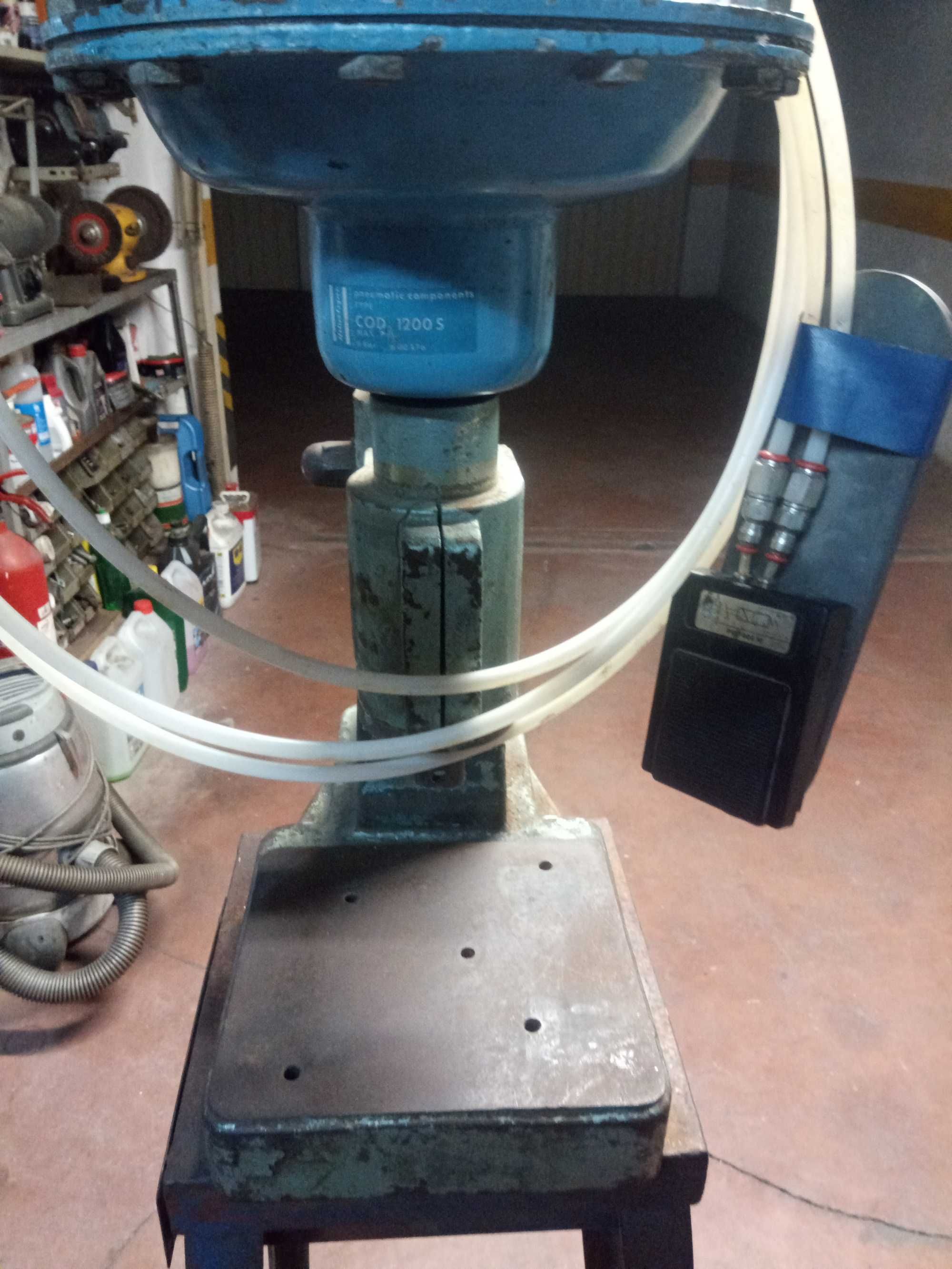 Prensa pneumatica com bancada e pedal