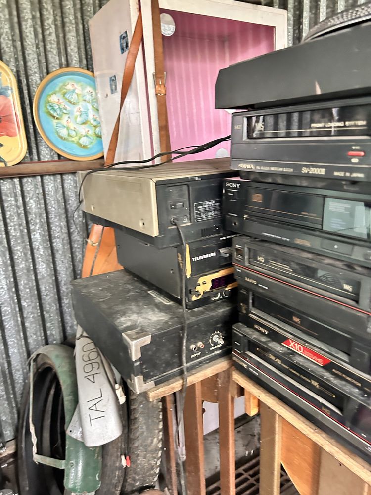Stare magnetowidy odtwarzacze na kasety VHS PRL