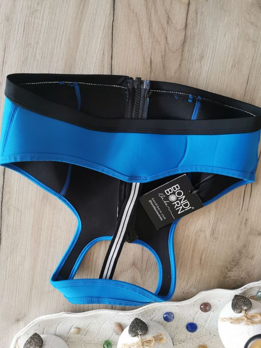 Bondi born Windsurfer Góra od bikini ocean blue