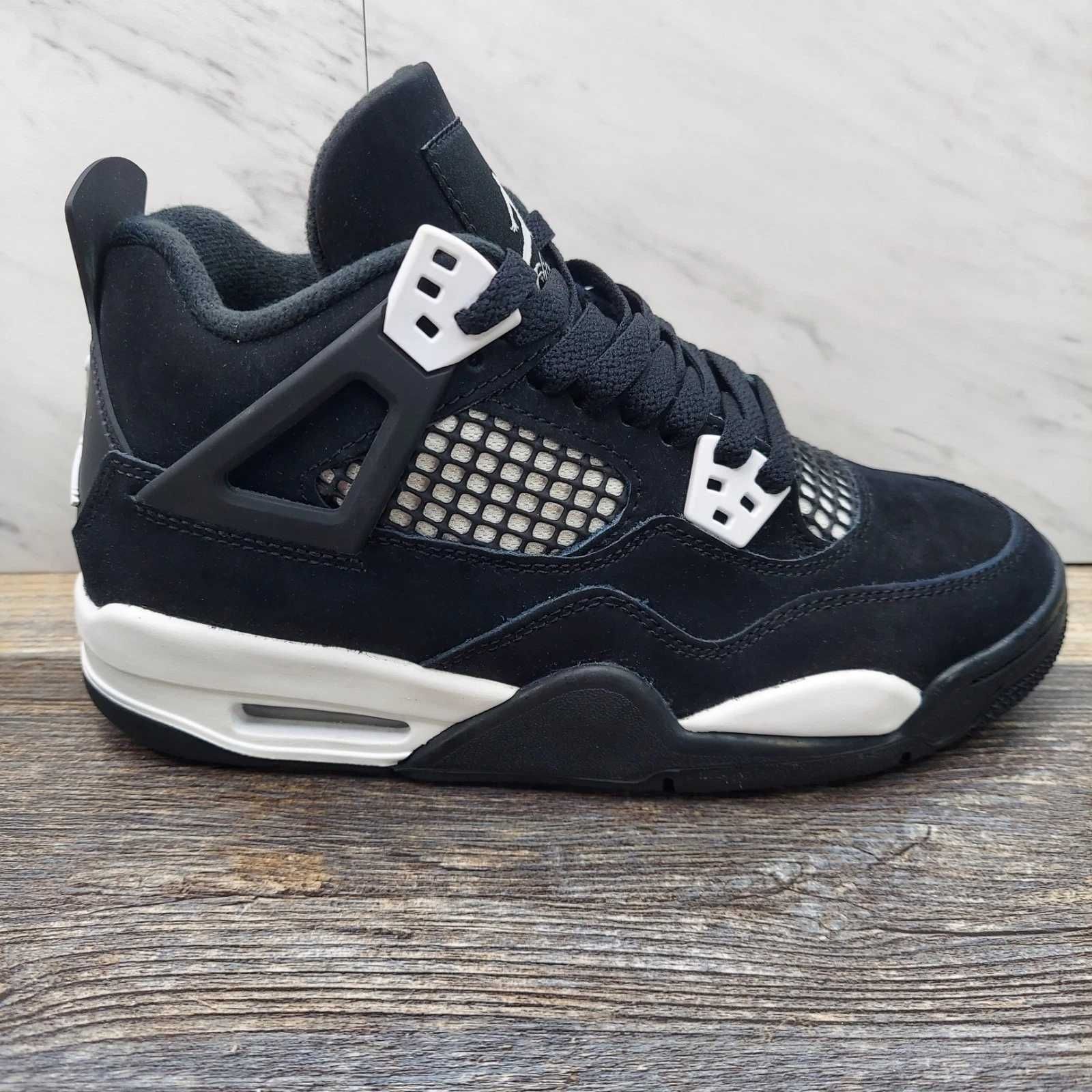 Jordan 4 Retro CzarneThunder Buty codzienne nowe z metką R.37.5