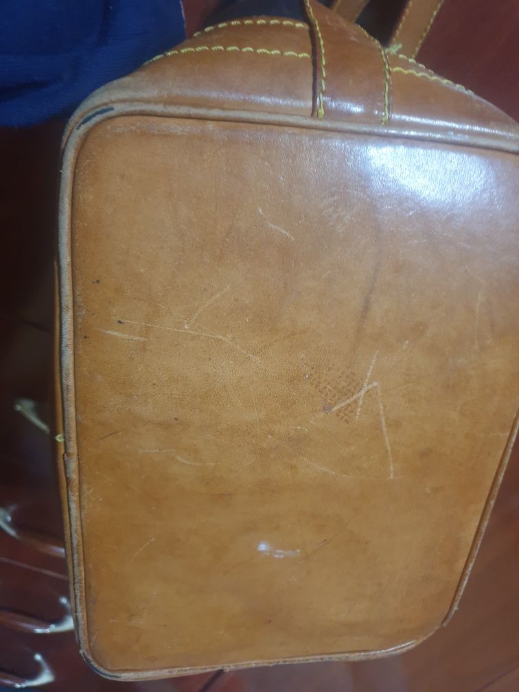Mala saco tiracolo leve e confortável