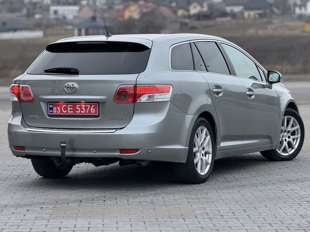 Продам TOYOTA Avensis 2.2d