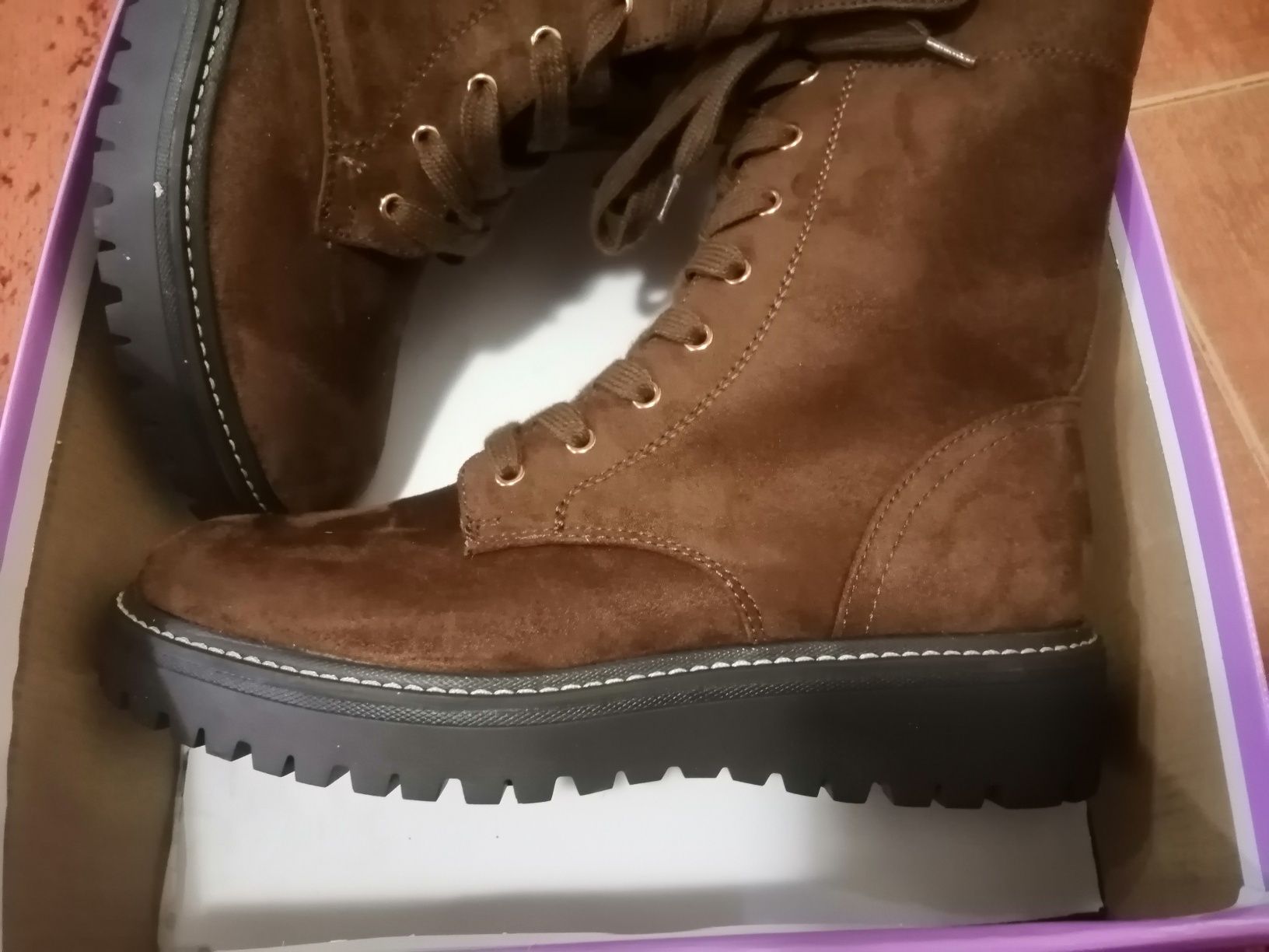 Buty zamszowe rozmiar40 z firmy Graceland