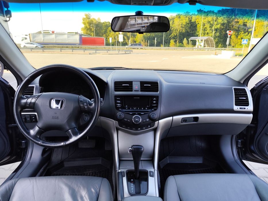 Продам Хонда аккорд гибрид