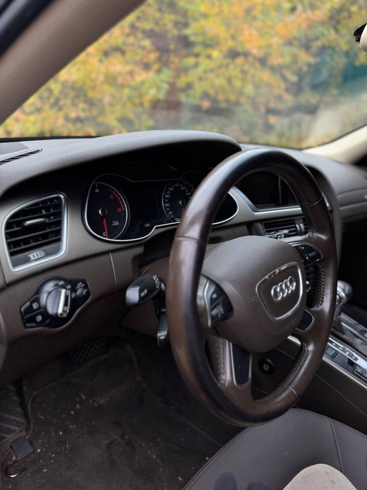 Audi A4 2012 рік