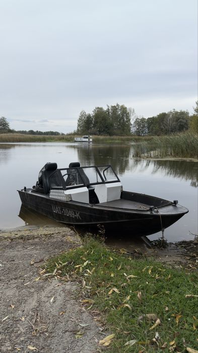 Лодка Днепр, мотор Меркури 60 Efi, лафет