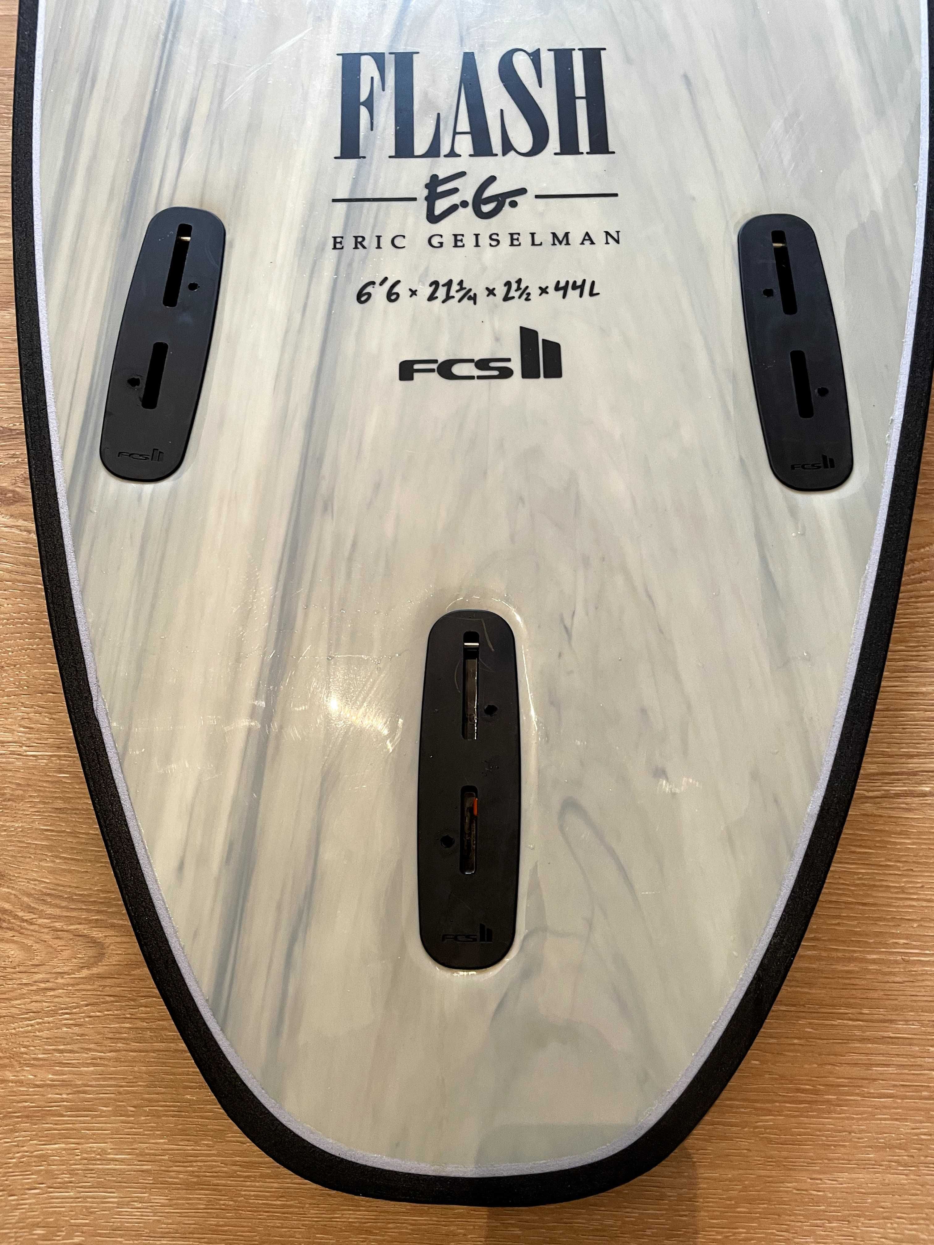 Prancha de Surf Softech Eric Geiselman 6'6 e Capa Dakine Hibrido 6'6