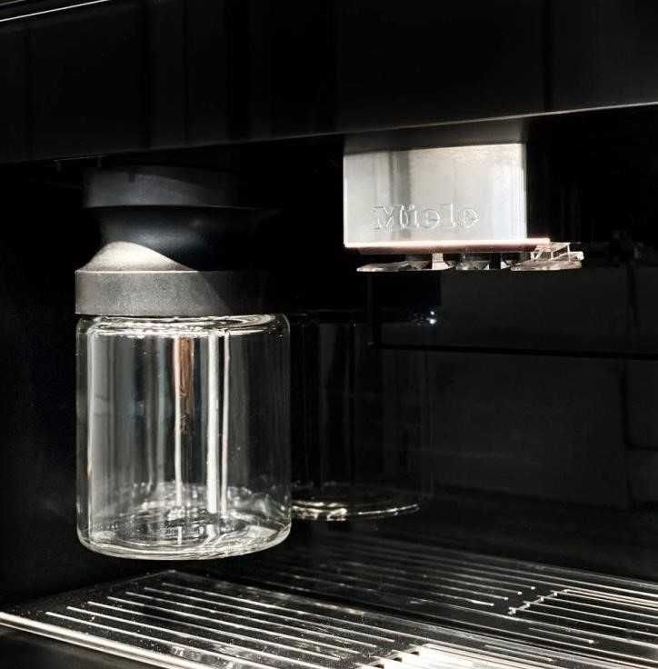 Miele / Міле Кавомашина CVA 7440, вбуд. резервуар 2.7 л