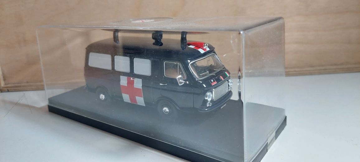 Fiat 238 Ambulância Carabinieri 1:43 RIO | Miniatura
