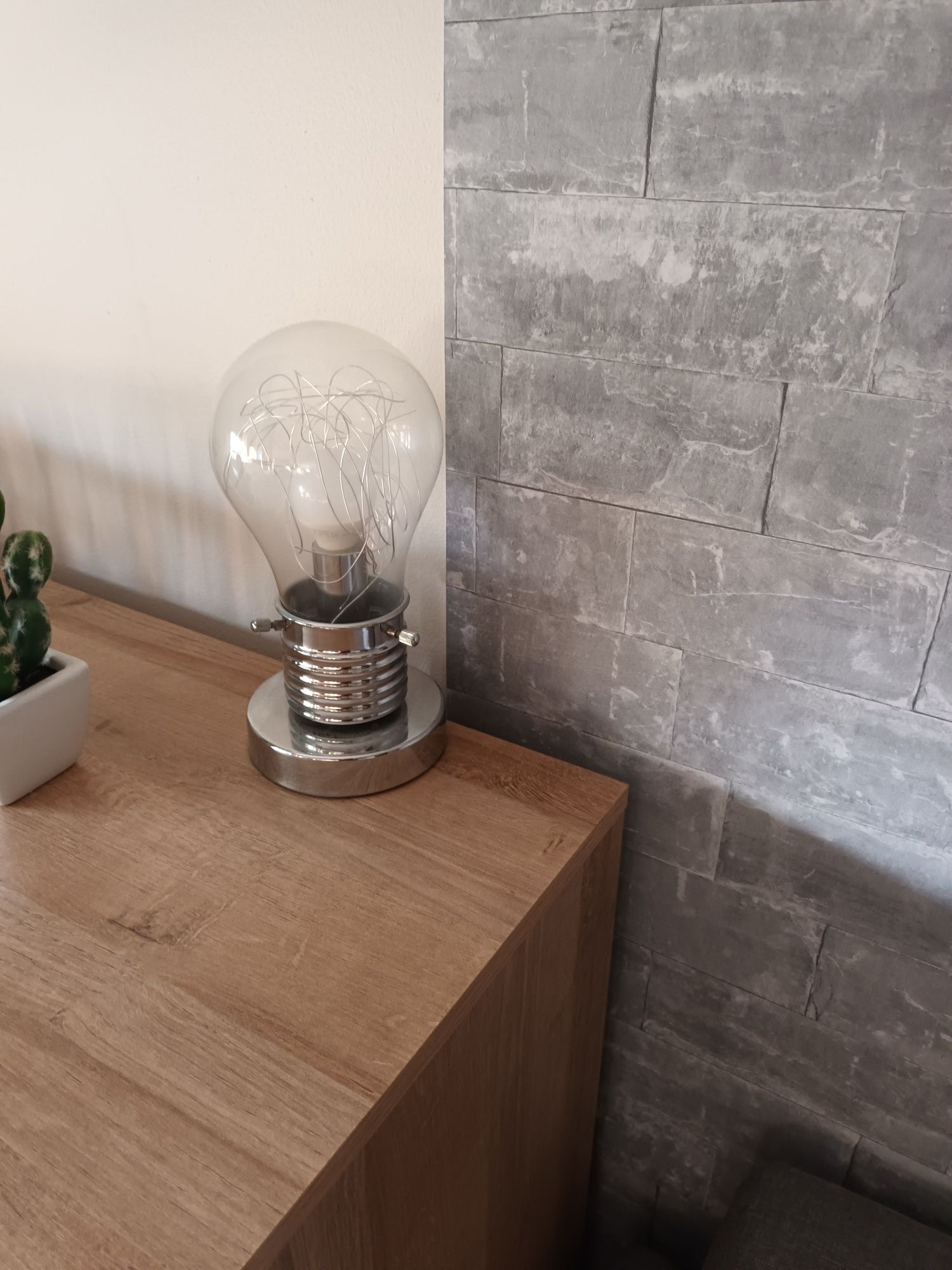 Lampa pokojowa żarówka