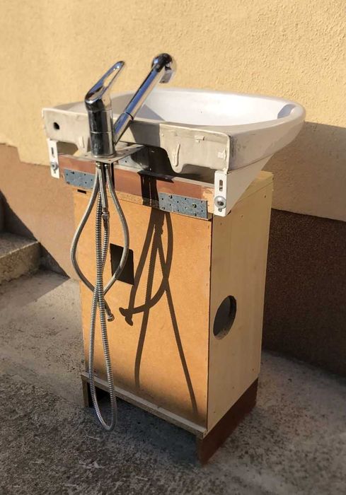 Umywalka z baterią + szafka. Na czas remontu i wykańczania mieszkania