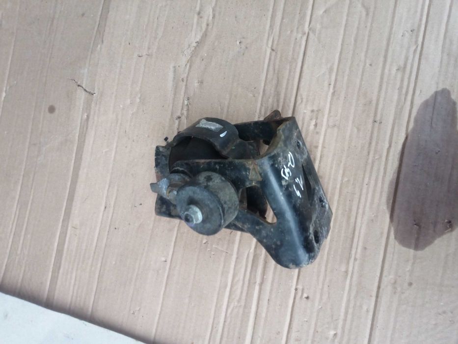 toyota AURIS I 06-09  poduszka  przednia łapa skrzyni 1,4 d-4d 90 km