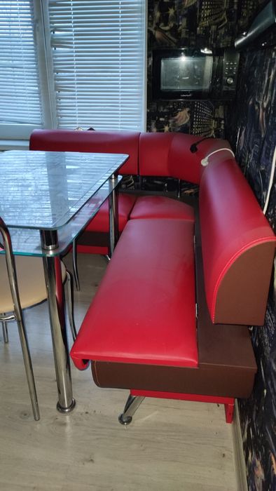 Продам кухню. Уголок кухонний. Скляний стіл.