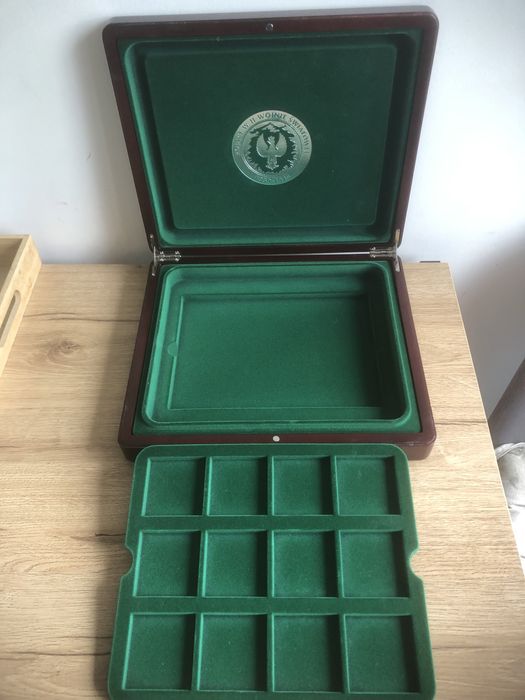 Pudełko , etui na monety, medale.