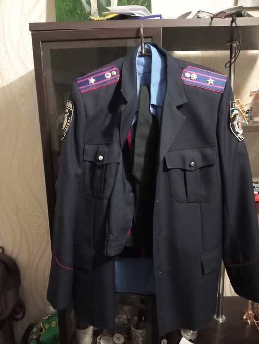 Фуражки, различная форма ВСУ, милиции Украины