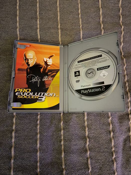 Jogo PES Pro Evolution Soccer 3 para PlayStation 2 (PS2)