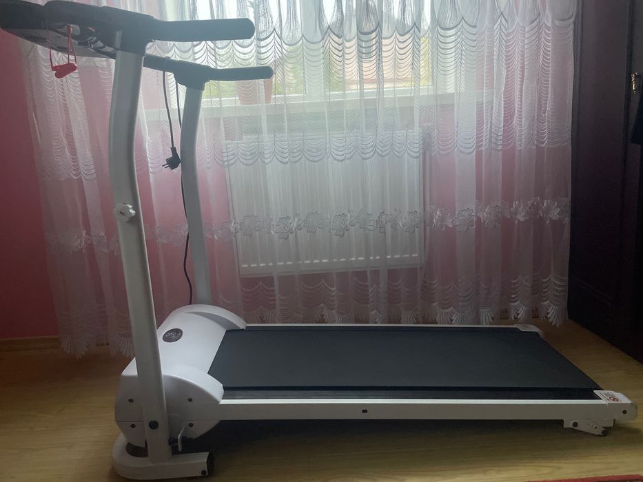 Бігова доріжка , до 100 кг витримує маси