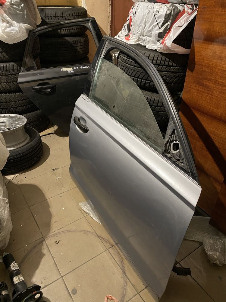 Audi A6 C7 седан дверка права передня,задня,скло,ручка