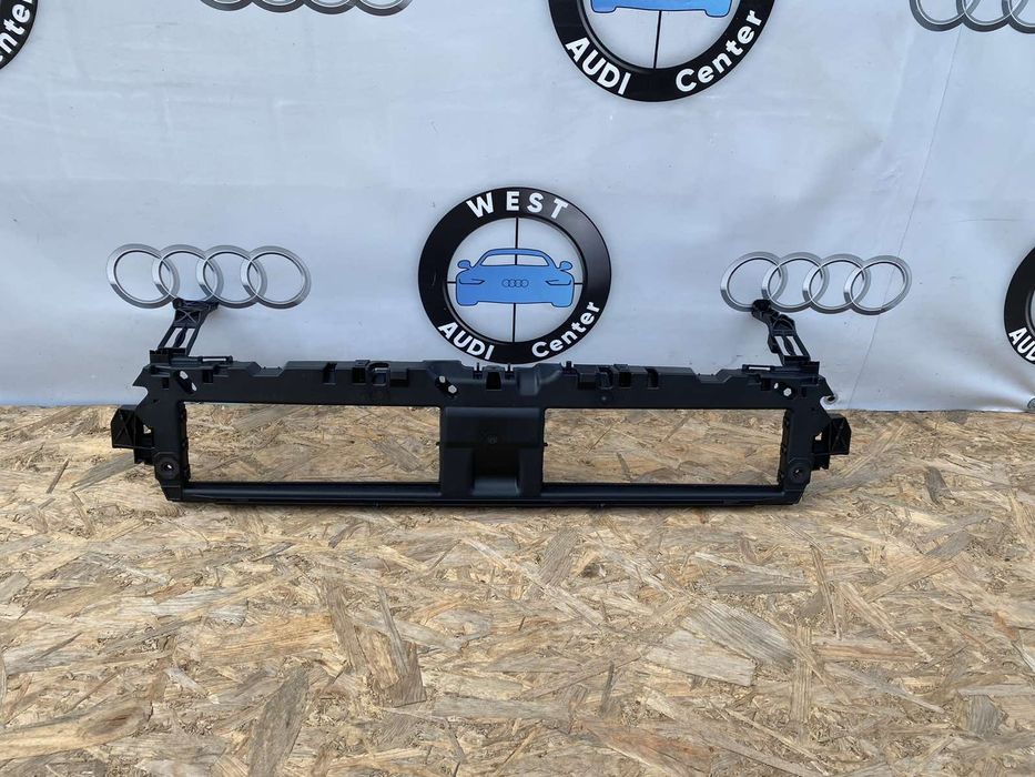 Audi A4 B9 Кронштейн решітки радіаторів Ауді А4 Б9 підрешітник