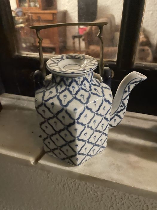 Bule decorativo em louça