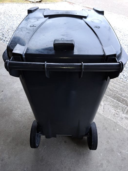 Kosz na śmieci 240 litrów możliwy transport