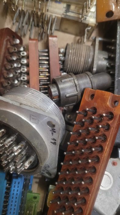 радиодетали, транзисторы, реле, диоды