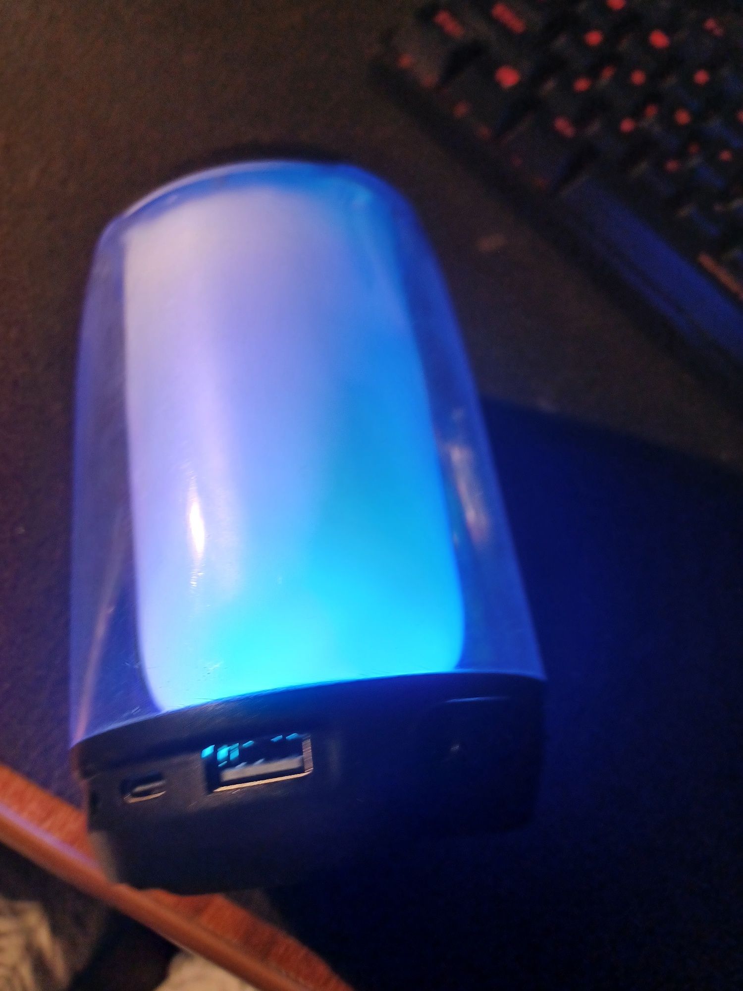 Głośnik Bluetooth z LED i bassem – działa, mocny dźwięk