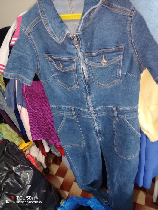 Vendo roupa usada em muito bom estado ( calçado e malas )